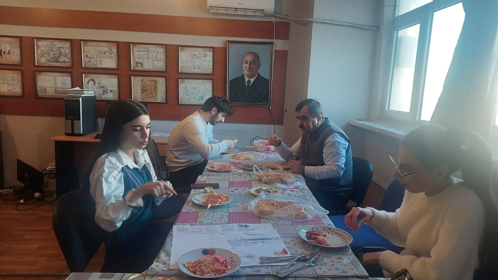 şərq.jpg (127 KB)