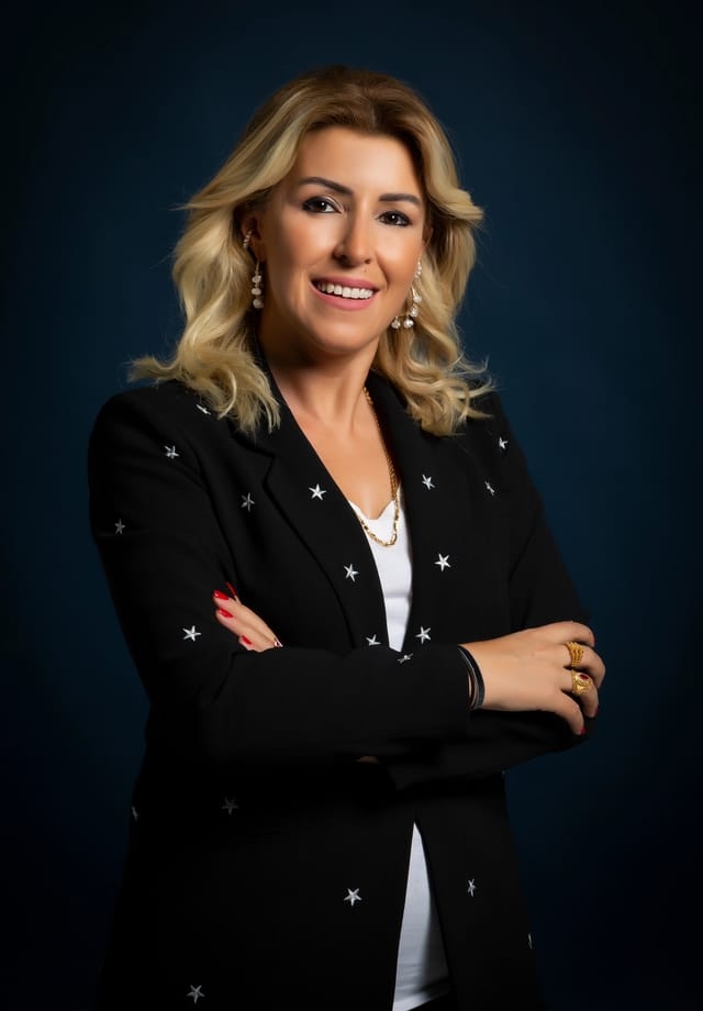 aygul-aydin-ile-yildizlara-gulumse-65657.jpg (45 KB)