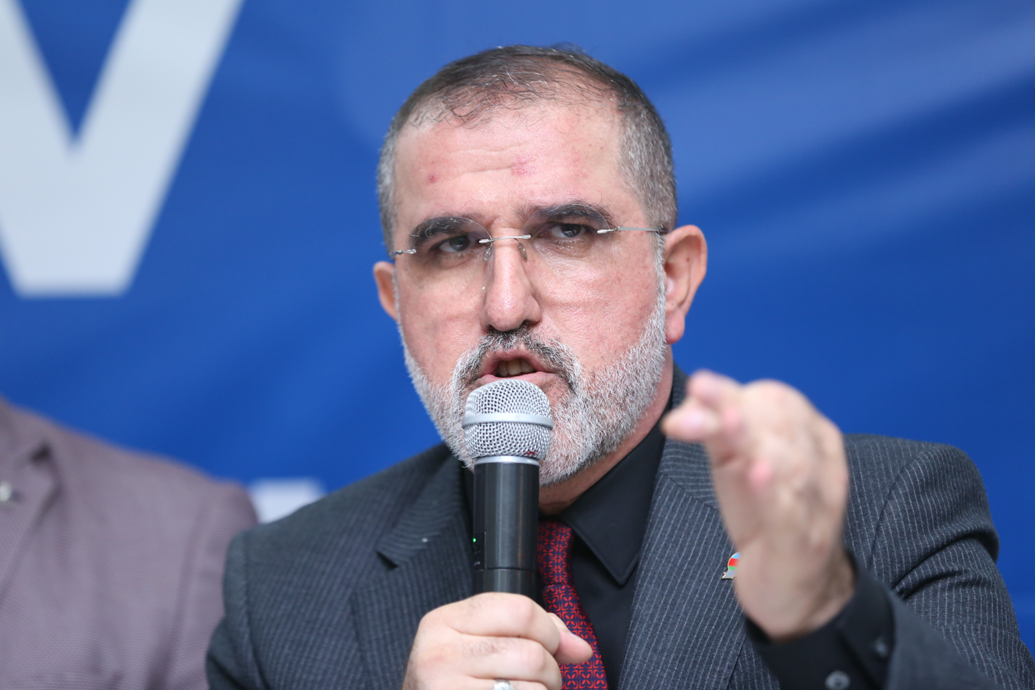 Rauf-Arifo-lu-4.jpg (753 KB)