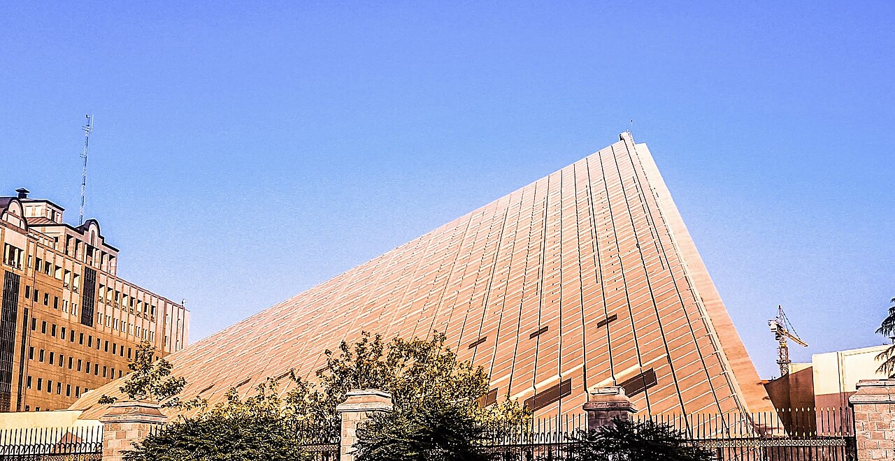 Iranian_Parliament_2.jpg (284 KB)