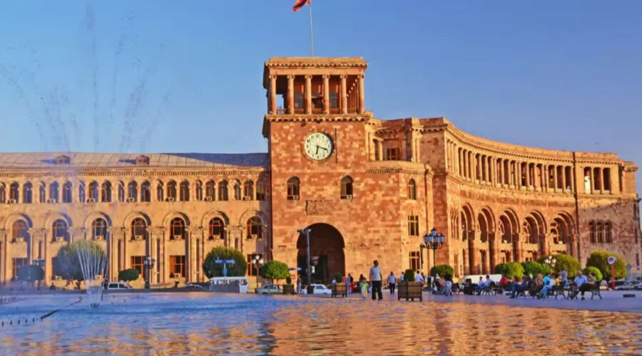 8.-Yerevan-Armenia-900x500.jpg (80 KB)