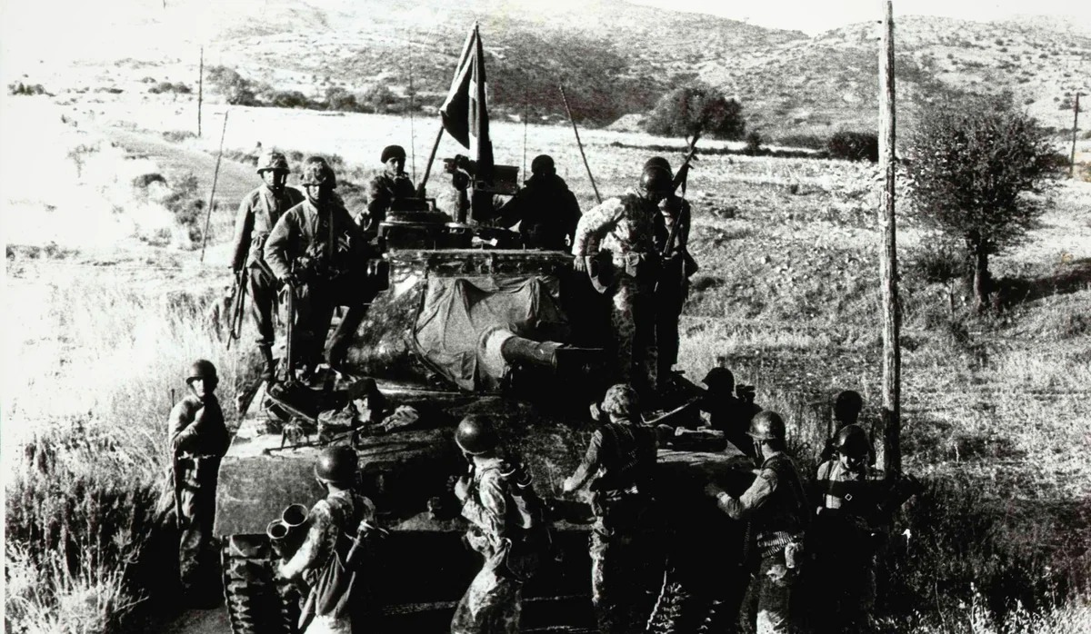 PpItlfsznHrLipIOP6ko7zrtBX74fjQ3aqeMec43_1200.jpg (295 KB)