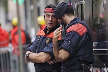Barselonada toqquşmalarda 30-dan çox polis əməkdaşı yaralanıb