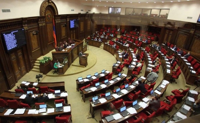 Ermənistan parlamentində delimitasiya iclası: Referendum...