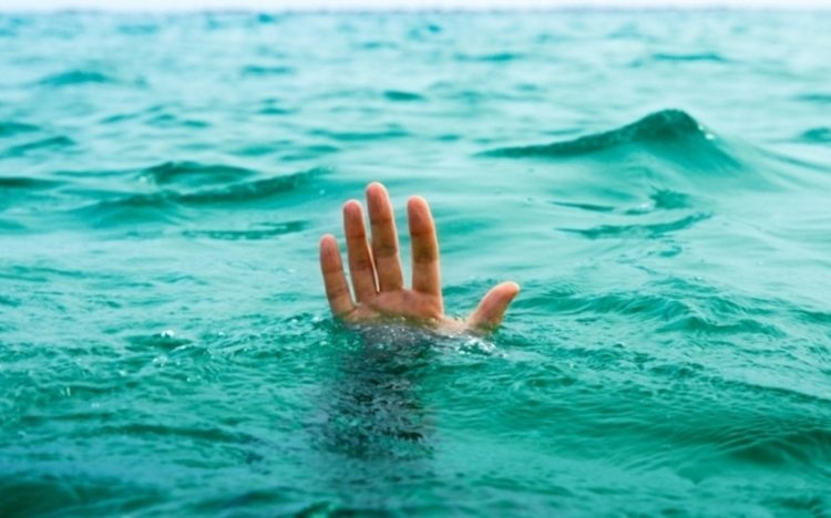 В Баку мужчина утопился в море