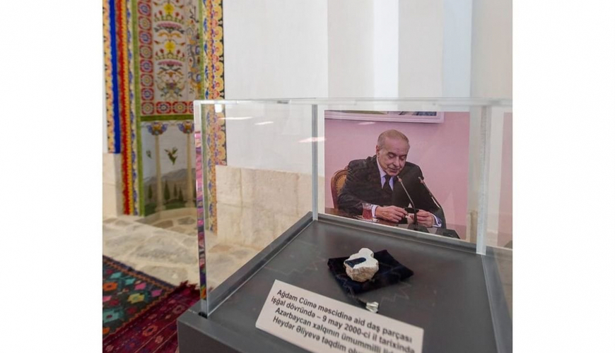 Кусок камня от Агдамской Джума-мечети, переданный Гейдару Алиеву 24 года назад, возвращен на место - ВИДЕО
