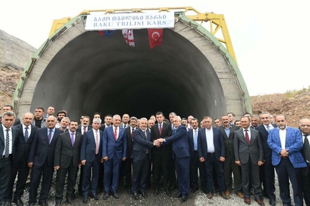 Bakı-Tiflis-Qars dəmir yol xətti istismara verildi – Günün hadisəsi
