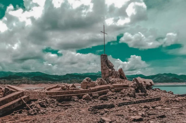 На Филиппинах 300-летий затопленный город вновь показался из-под воды - ФОТО