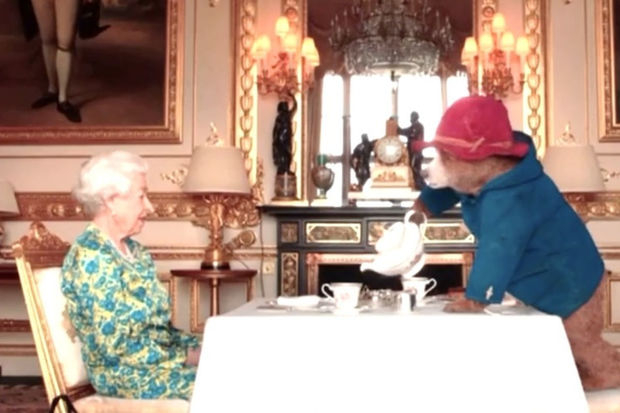 Автор скетча с Елизаветой II и Паддингтоном: Королева с трудом справилась с ролью - ФОТО