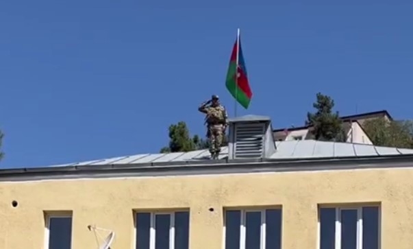 Военные отрапортовали Ильхаму Алиеву о взятии под контроль Лачина - ВИДЕО