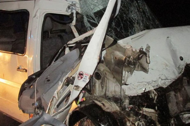 В Гяндже микроавтобус совершил аварию, есть пострадавшие