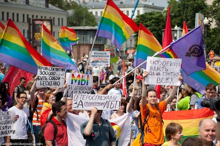 Путин признал заслуги геев в своем окружении и радужный флаг