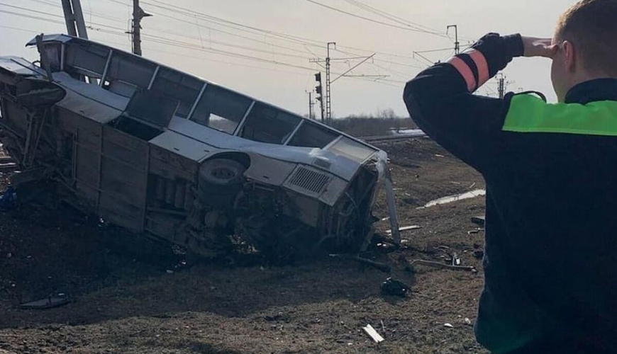 Rusiyada sürət qatarı avtobusla toqquşdu, 7 nəfər öldü