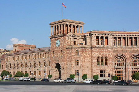 Ermənistan: yeni hökumətdə ilk təyinatlar