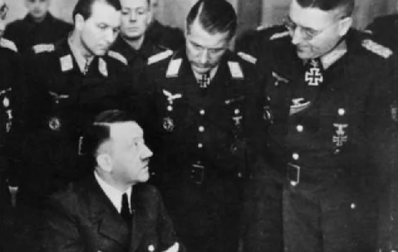 Əlini Hitlerin masasına çırpan general – SENSASİON DETALLAR