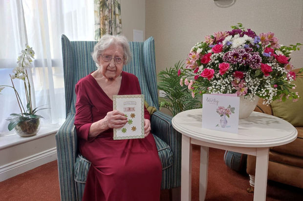 102-летняя женщина раскрыла алкогольный секрет своего долголетия