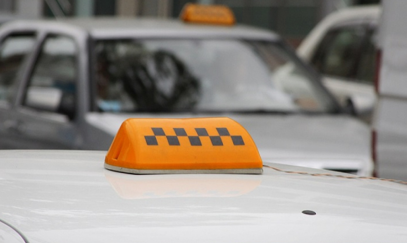 Обнародован размер пошлины за пропускное удостоверение для деятельности такси