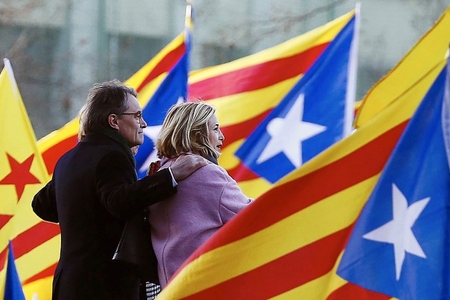 İspaniya hökuməti Kataloniya rəhbərindən referendumun ləğv olunmasını tələb edir
