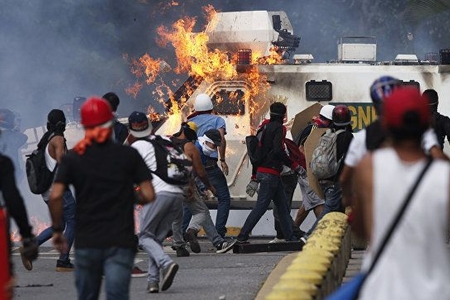 Venesuelada iğtişaşlar nəticəsində ölənlərin sayı 100 nəfəri ötüb