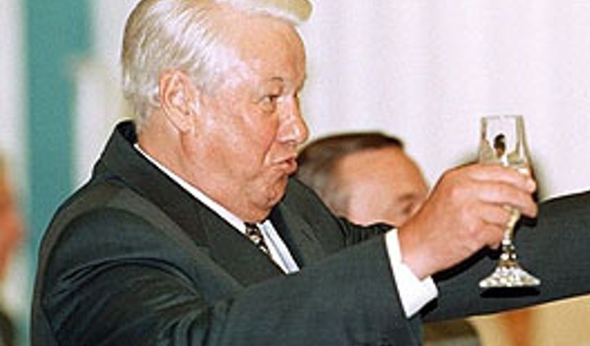Tüstülü kabinetlərdə dumanlı başlar – Yeltsin alt paltarında küçəyə çıxmaq istəyəndə... - ŞOK FAKTLAR