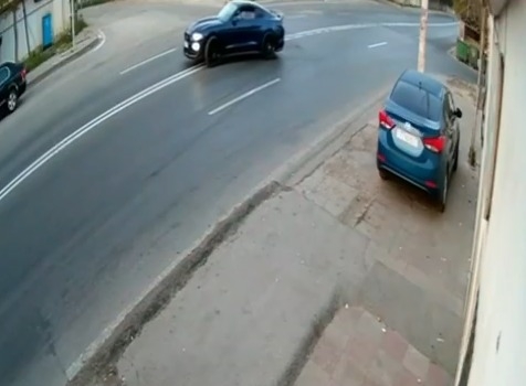 Bakıda “Ford Mustang”la avtoxuliqanlıq edən sürücü saxlanıldı - VİDEO