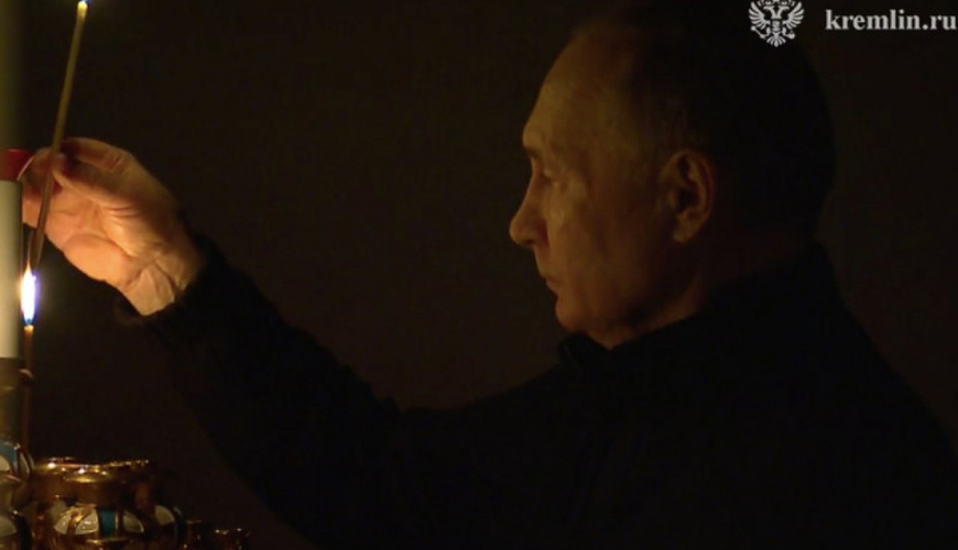 Putin matəm günü kilsədə şam yandırdı - GÖRÜNTÜLƏR