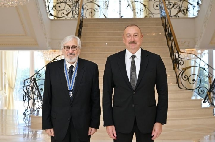 Ильхам Алиев вручил орден «Истиглал» Огтаю Миргасымову