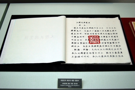 Koreya Respublikası Konstitusiyaya düzəlişlərə hazırlaşır