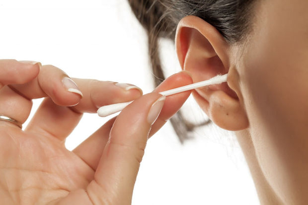 Как не следует чистить уши?