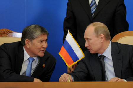 Atambayev Putinə: “Bizə siyasi oyunlar lazım deyil”