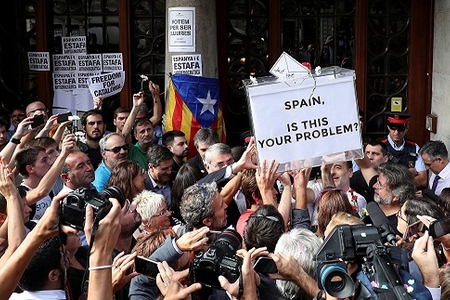 Kataloniyada Madridə qarşı böyük etiraz başlandı