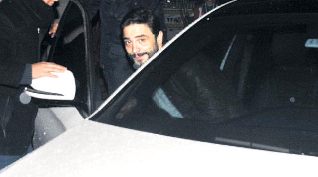 sila-siz-eglenmeye-giden-ahmet-kural-2-kadinla-10208944_7998_m.jpg (43 KB)