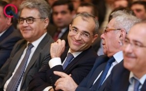 Mikayıl Cabbarov yeni vergi siyasətini müzakirə edir, deputat kəndlidən vergi yığmağa çağırır