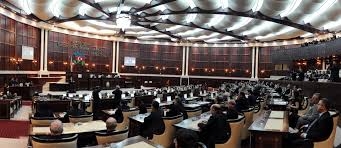 Səhiyyədəki durumla bağlı deputatla komitə sədri arasında mübahisə...