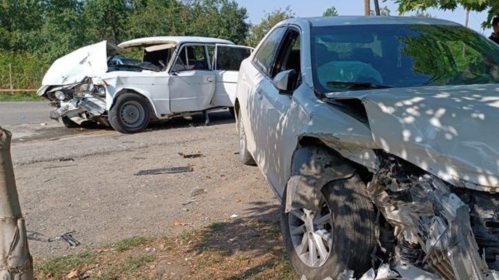 6 человек пострадали в тяжелой автоаварии в Агстафинском районе - ФОТО