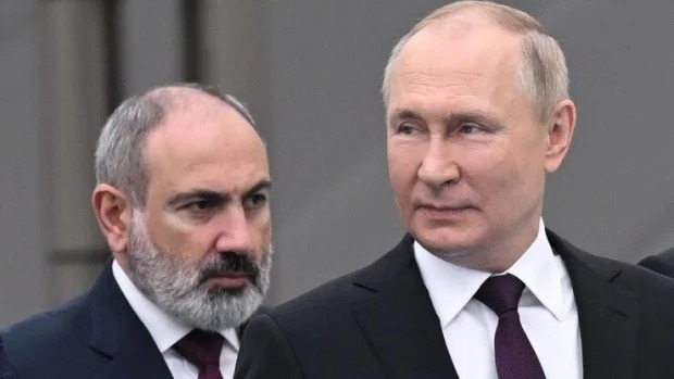 BU AN! Putin və Paşinyandan EYNİ ANDA SENSASİON açıqlamalar – liderlərin mətbuat konfransında OD KİMİ sözlər