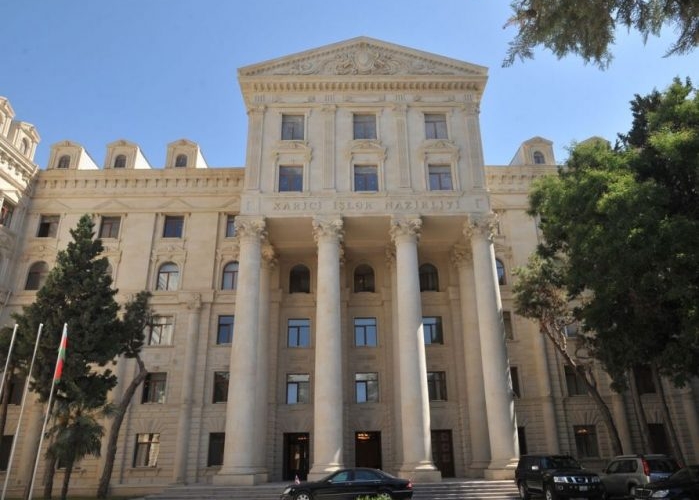 Баку осудил необоснованные заявления главы МИД Франции