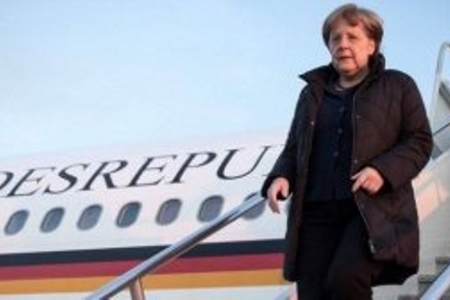 Merkel Yaponiyaya gedir