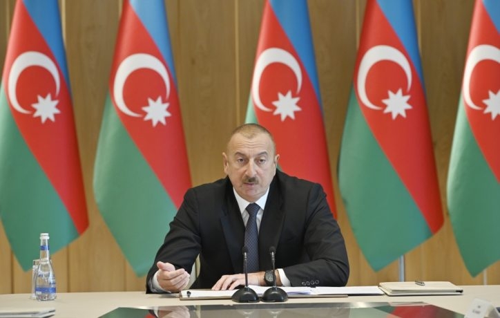 Ильхам Алиев наградил сотрудников Фонда Гейдара Алиева