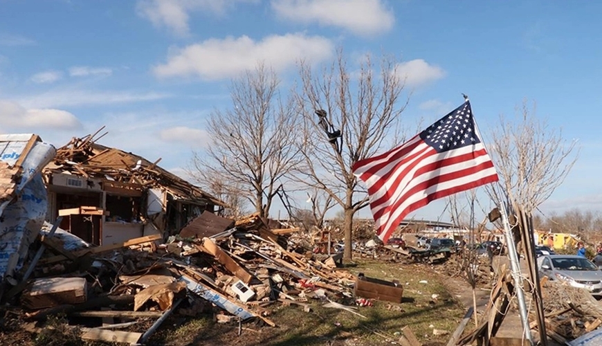 ABŞ-da tornado fəlakətində ölüm sayı artır- Evlər uçub, elektrik dirəkləri və ağaclar aşıb...