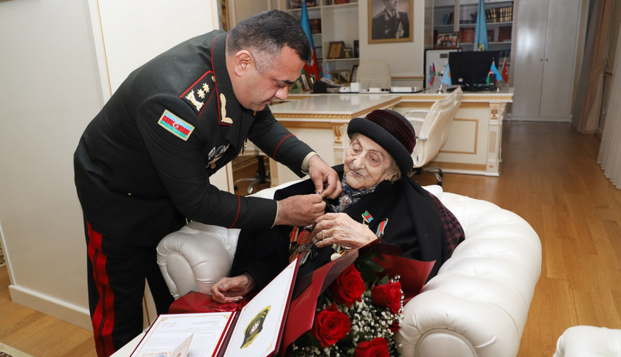 Azərbaycanda 102 yaşlı qadın təltif edilib - FOTO