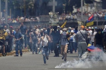 Karakasda baş verən iğtişaşlar nəticəsində 37 nəfər xəsarət alıb