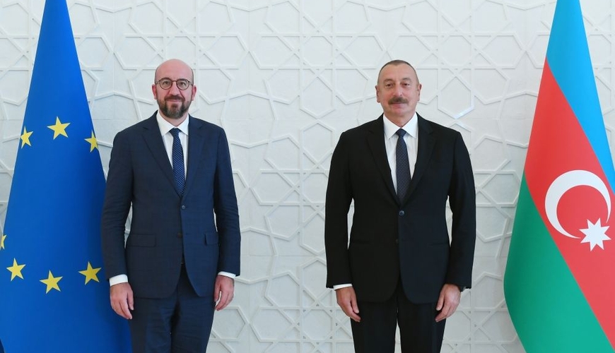 Ильхам Алиев пригласил Шарля Мишеля в Баку