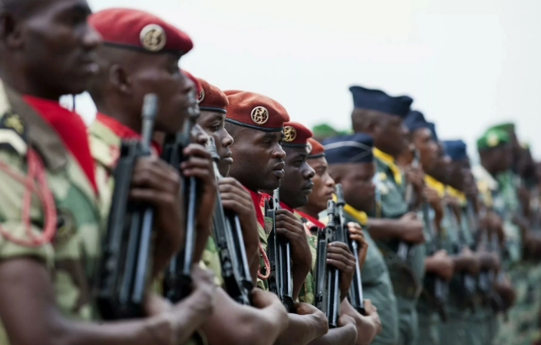 В Габоне предложили закрыть военную базу Франции