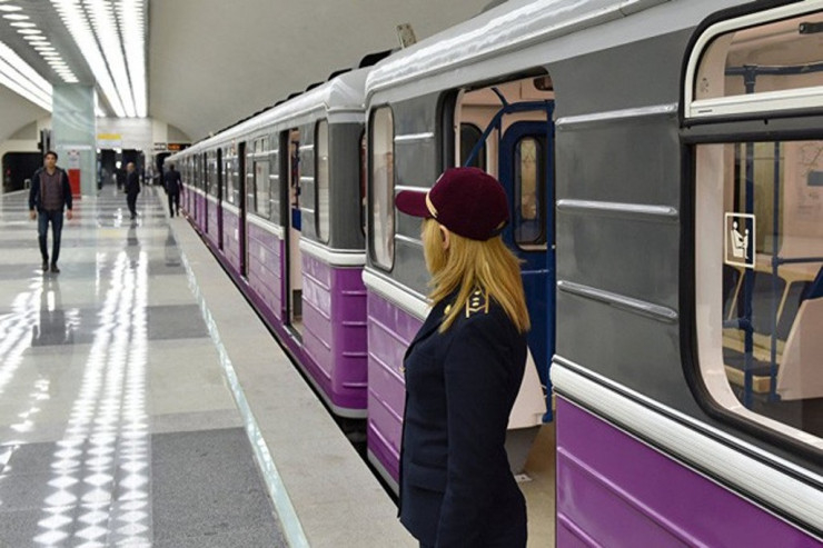 Metroda oğurluq edən kişi və qadın saxlanılıblar