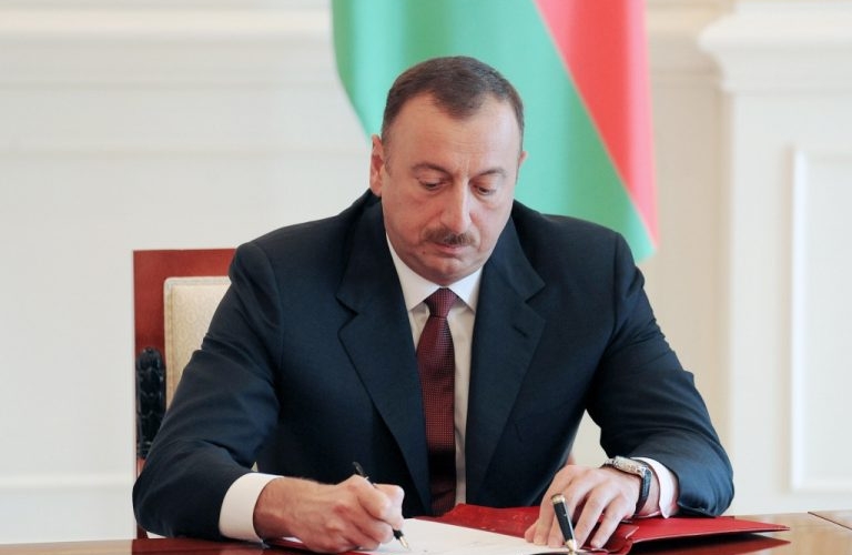 Ильхам Алиев повысил зарплату военным