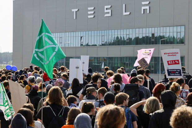 Компании Tesla разрешили расширить производство в Германии