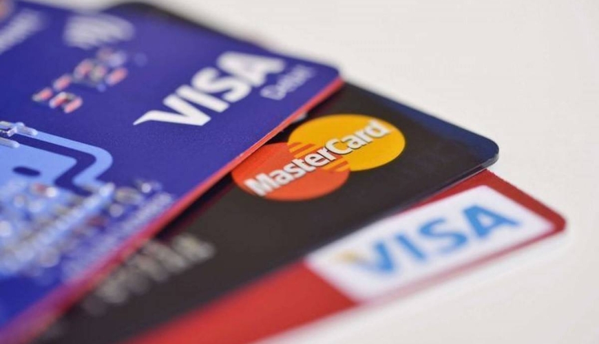 Bankların yeni işbazlığı: Camaata məcburi kredit kartı verilir - VİDEO