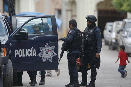 Meksikada polis əməkdaşları 10 cinayətkarı güllələyib
