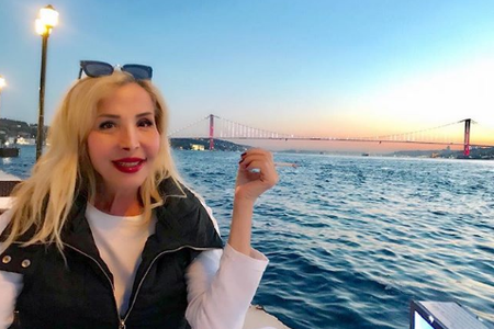 Türkiyənin məşhur müğənnisi Nesli Özsoy Bakının qonağı olub.